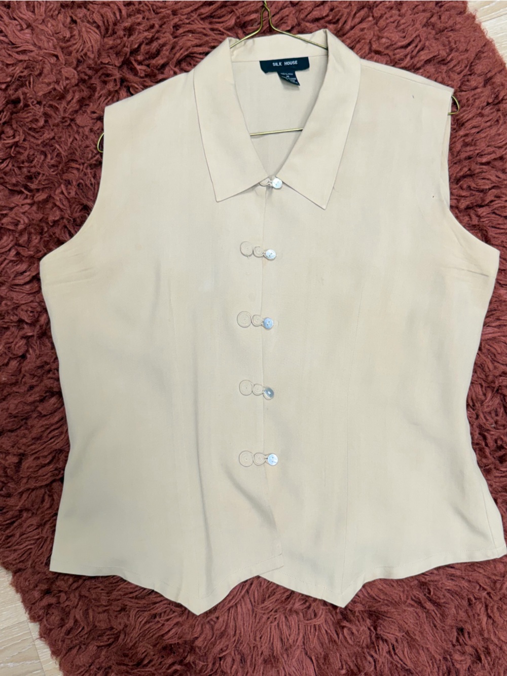 Silk House Sleeveless collared button up Neutral beige cream Tank Top vest Med.
